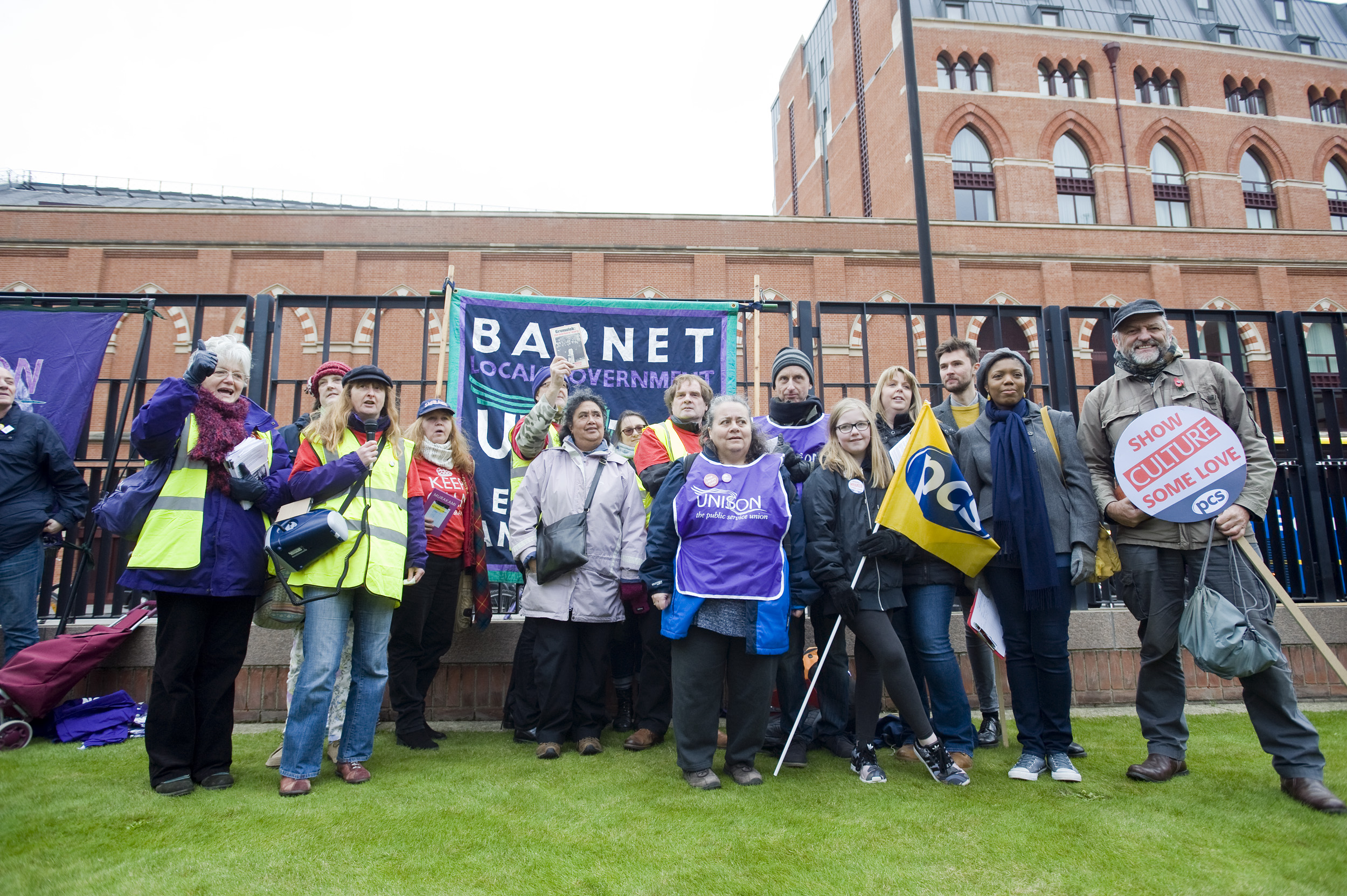 #SupportBarnetStrikers